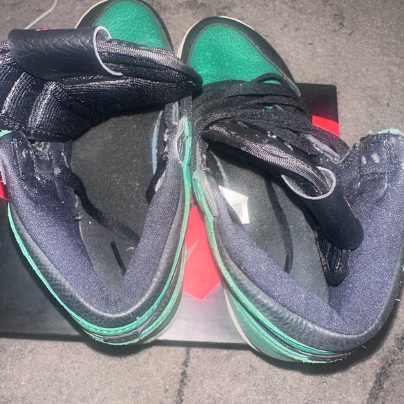 Nike Air Jordan 1 Retro High OG Black Green - Picture 4 of 8